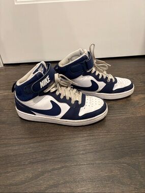 Nike Court Borough Mid 2 Sneakers size 4